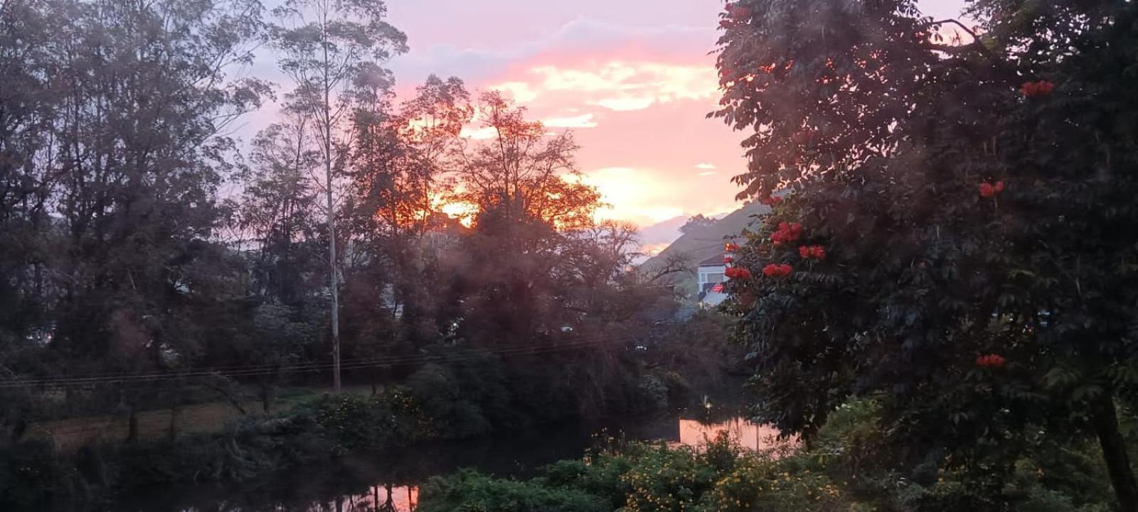 Sisiram River Side Munnar Eksteriør billede